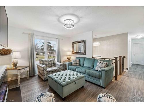 83 Gordon Avenue, Ridgeway, ON - Indoor Photo Showing Living Room