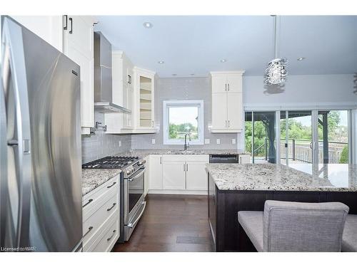 6254 Shapton Crescent, Niagara Falls, ON - Indoor Photo Showing Kitchen With Upgraded Kitchen