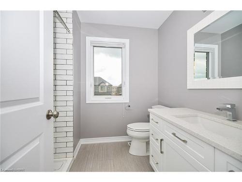 6254 Shapton Crescent, Niagara Falls, ON - Indoor Photo Showing Bathroom