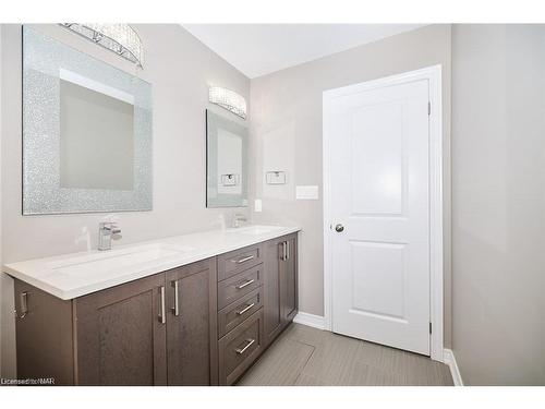 6254 Shapton Crescent, Niagara Falls, ON - Indoor Photo Showing Bathroom