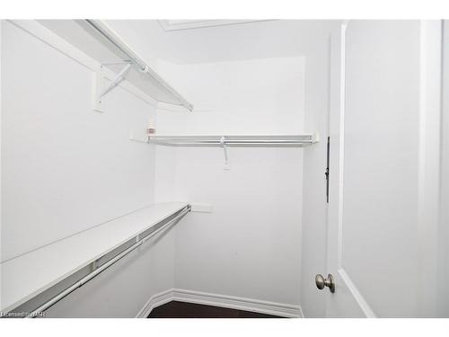 6254 Shapton Crescent, Niagara Falls, ON - Indoor With Storage