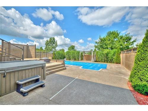 6254 Shapton Crescent, Niagara Falls, ON - Outdoor With In Ground Pool