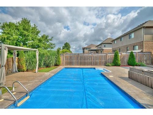 6254 Shapton Crescent, Niagara Falls, ON - Outdoor With In Ground Pool With Backyard