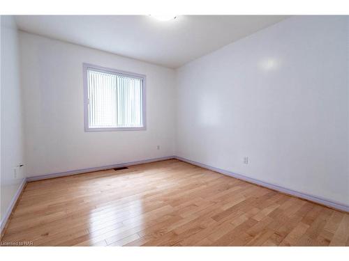 7005 Kelly Drive, Niagara Falls, ON - Indoor Photo Showing Other Room