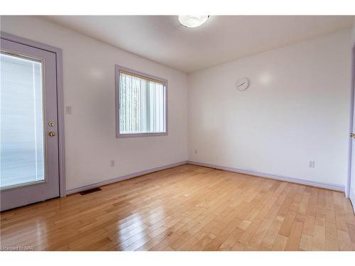 7005 Kelly Drive, Niagara Falls, ON - Indoor Photo Showing Other Room