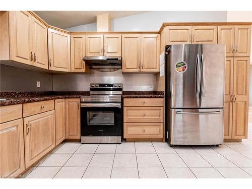 7005 Kelly Drive, Niagara Falls, ON - Indoor Photo Showing Kitchen