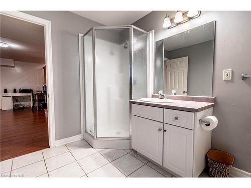 7005 Kelly Drive, Niagara Falls, ON - Indoor Photo Showing Bathroom