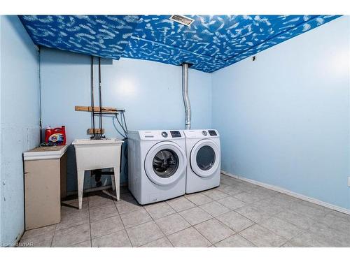 7005 Kelly Drive, Niagara Falls, ON - Indoor Photo Showing Laundry Room