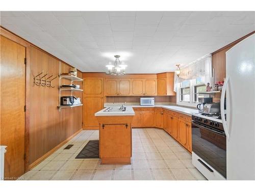 3855 Elm St Street, Ridgeway, ON - Indoor Photo Showing Kitchen