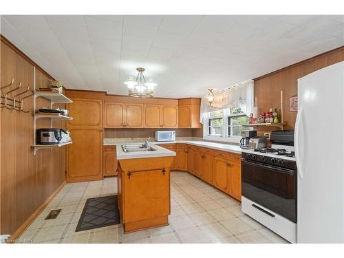 3855 Elm St Street, Ridgeway, ON - Indoor Photo Showing Kitchen