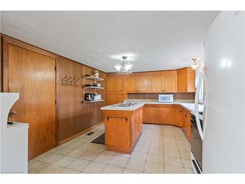 3855 Elm St Street, Ridgeway, ON - Indoor Photo Showing Kitchen