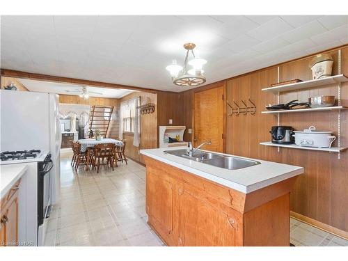 3855 Elm St Street, Ridgeway, ON - Indoor Photo Showing Kitchen With Double Sink