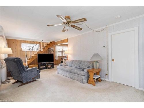 3855 Elm St Street, Ridgeway, ON - Indoor Photo Showing Living Room