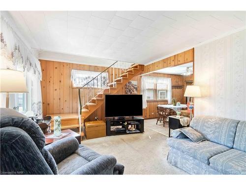 3855 Elm St Street, Ridgeway, ON - Indoor Photo Showing Living Room