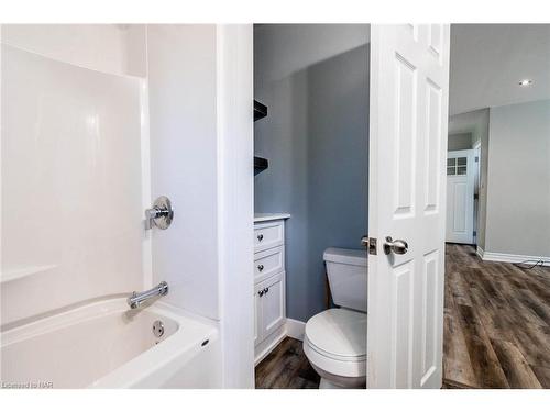 2540 Airline Street Street, Stevensville, ON - Indoor Photo Showing Bathroom