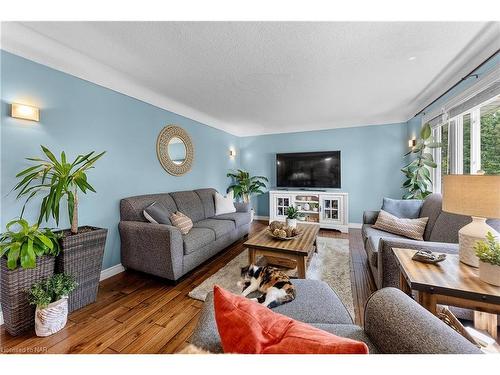 114 Marigold Street, Welland, ON - Indoor Photo Showing Living Room