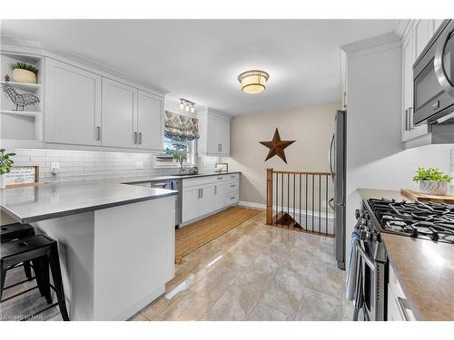 114 Marigold Street, Welland, ON - Indoor Photo Showing Kitchen With Upgraded Kitchen