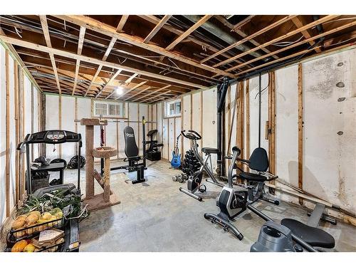 114 Marigold Street, Welland, ON - Indoor Photo Showing Gym Room