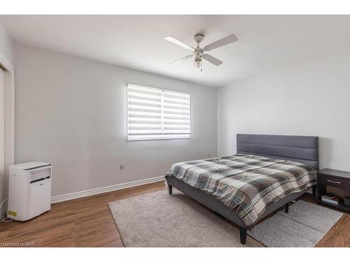 4-71 Hagey Avenue, Fort Erie, ON - Indoor Photo Showing Bedroom