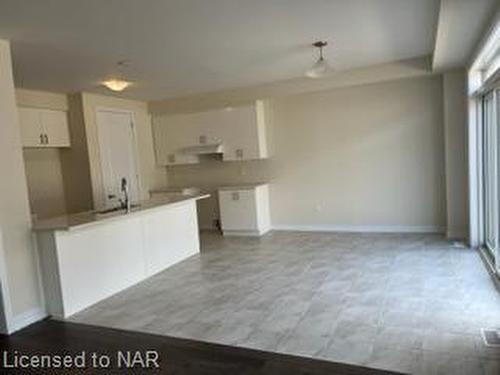 76 Sunflower Crescent Crescent, Thorold, ON - Indoor Photo Showing Kitchen