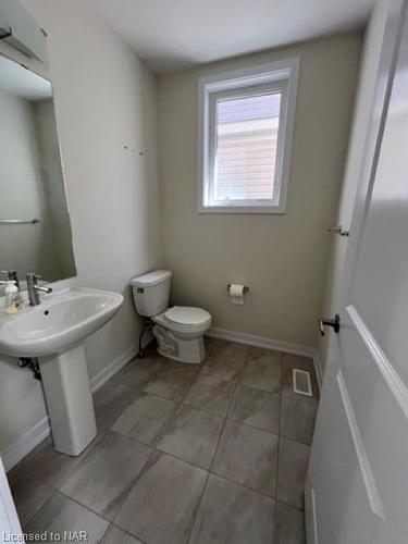 76 Sunflower Crescent Crescent, Thorold, ON - Indoor Photo Showing Bathroom