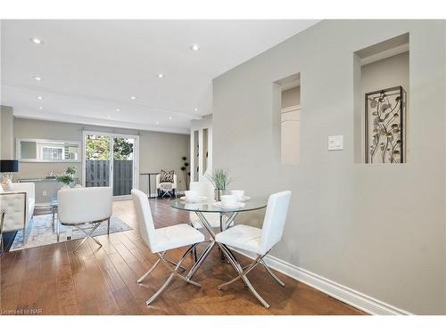 29-8136 Coventry Road, Niagara Falls, ON - Indoor Photo Showing Dining Room