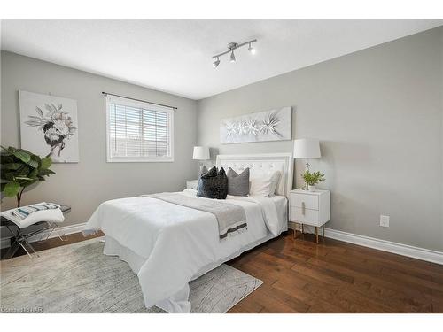 29-8136 Coventry Road, Niagara Falls, ON - Indoor Photo Showing Bedroom