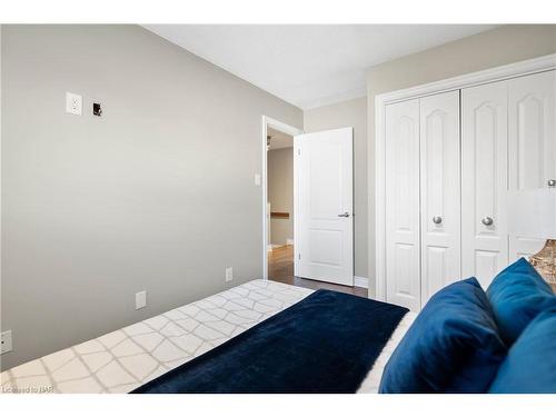 29-8136 Coventry Road, Niagara Falls, ON - Indoor Photo Showing Bedroom