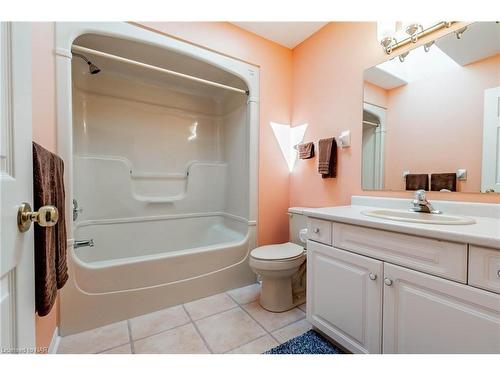 7724 Cortina Crescent, Niagara Falls, ON - Indoor Photo Showing Bathroom