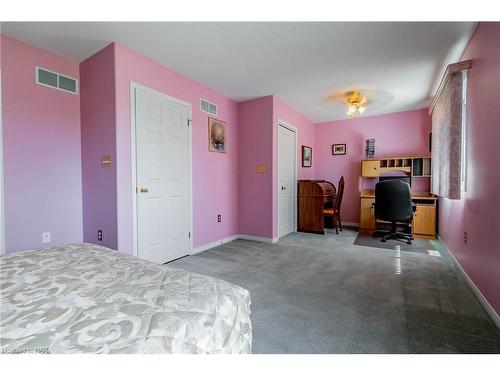 7724 Cortina Crescent, Niagara Falls, ON - Indoor Photo Showing Bedroom