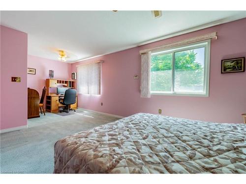 7724 Cortina Crescent, Niagara Falls, ON - Indoor Photo Showing Bedroom