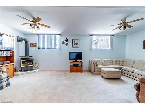 7724 Cortina Crescent, Niagara Falls, ON - Indoor Photo Showing Living Room With Fireplace