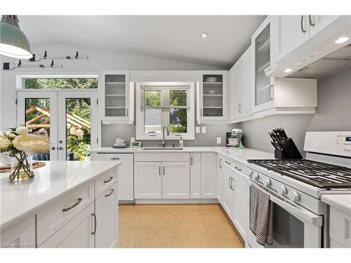 6 Simcoe Street, St. Catharines, ON - Indoor Photo Showing Kitchen