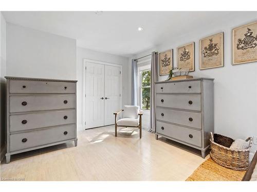 6 Simcoe Street, St. Catharines, ON - Indoor Photo Showing Bedroom