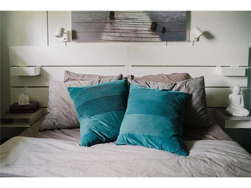 11154 Churchill Av Avenue, Port Colborne, ON - Indoor Photo Showing Bedroom