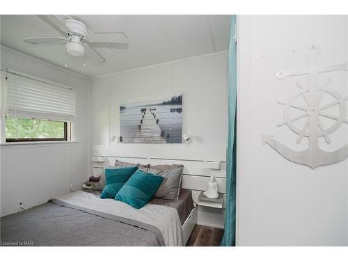 11154 Churchill Av Avenue, Port Colborne, ON - Indoor Photo Showing Bedroom