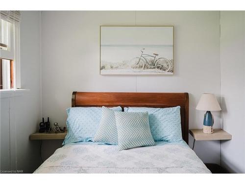 11154 Churchill Av Avenue, Port Colborne, ON - Indoor Photo Showing Bedroom