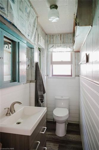 11154 Churchill Av Avenue, Port Colborne, ON - Indoor Photo Showing Bathroom