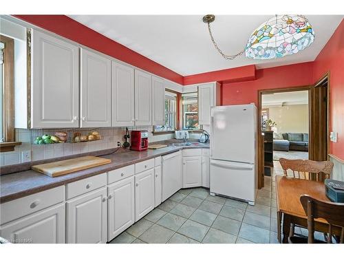 5 Glencairn Drive, St. Catharines, ON - Indoor Photo Showing Kitchen