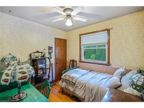 5 Glencairn Drive, St. Catharines, ON - Indoor Photo Showing Bedroom