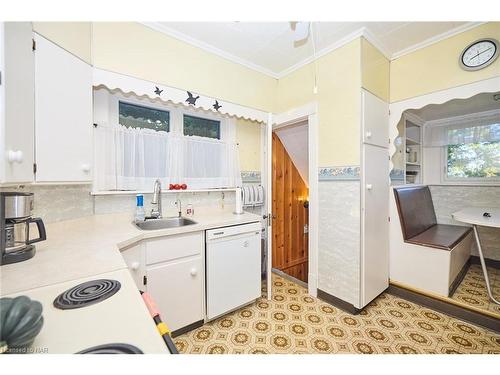 205 Murray Street, Fort Erie, ON - Indoor Photo Showing Kitchen