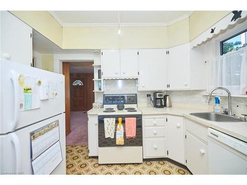 205 Murray Street, Fort Erie, ON - Indoor Photo Showing Kitchen