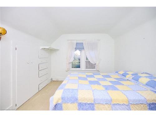 205 Murray Street, Fort Erie, ON - Indoor Photo Showing Bedroom