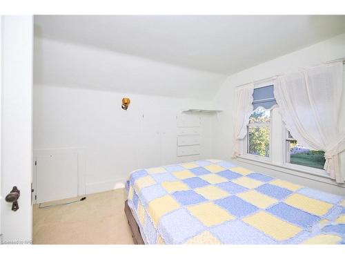 205 Murray Street, Fort Erie, ON - Indoor Photo Showing Bedroom