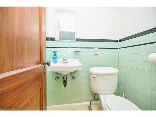 205 Murray Street, Fort Erie, ON - Indoor Photo Showing Bathroom