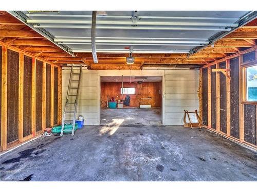 205 Murray Street, Fort Erie, ON - Indoor Photo Showing Garage