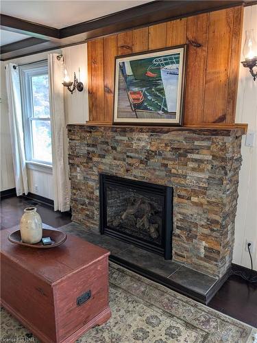 3104 Evadere Avenue, Fort Erie, ON - Indoor Photo Showing Living Room With Fireplace