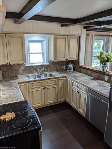 3104 Evadere Avenue, Fort Erie, ON - Indoor Photo Showing Kitchen With Double Sink