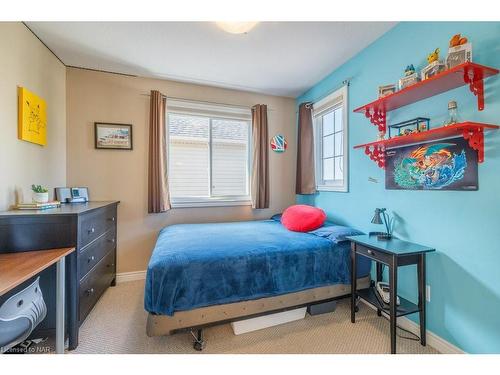 6622 Mary Drive, Niagara Falls, ON - Indoor Photo Showing Bedroom