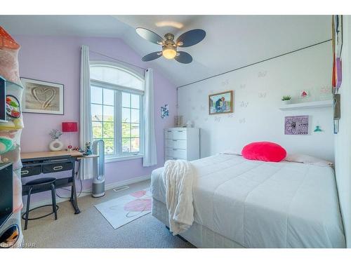 6622 Mary Drive, Niagara Falls, ON - Indoor Photo Showing Bedroom